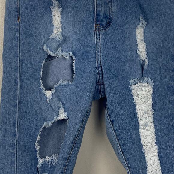 Fashion Nova Distressed Capri Jeans Size 3 - Picture 2 of 6